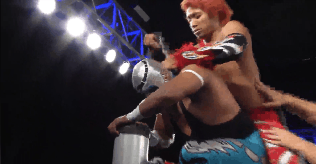 Kamaitachi Undoing Stuka Jr.'s Laces