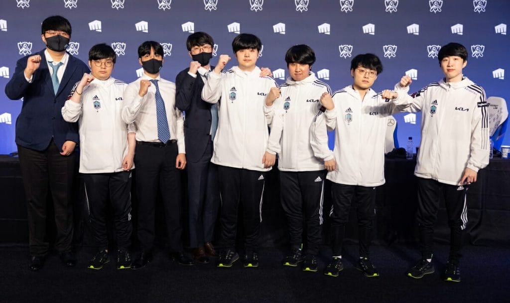Damwon Kia Won an Expected Thriller Against T1 at the Worlds 2021 Semifinals